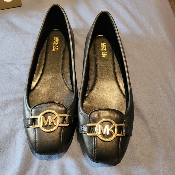 Micheal kors flats - Picture 1 of 5